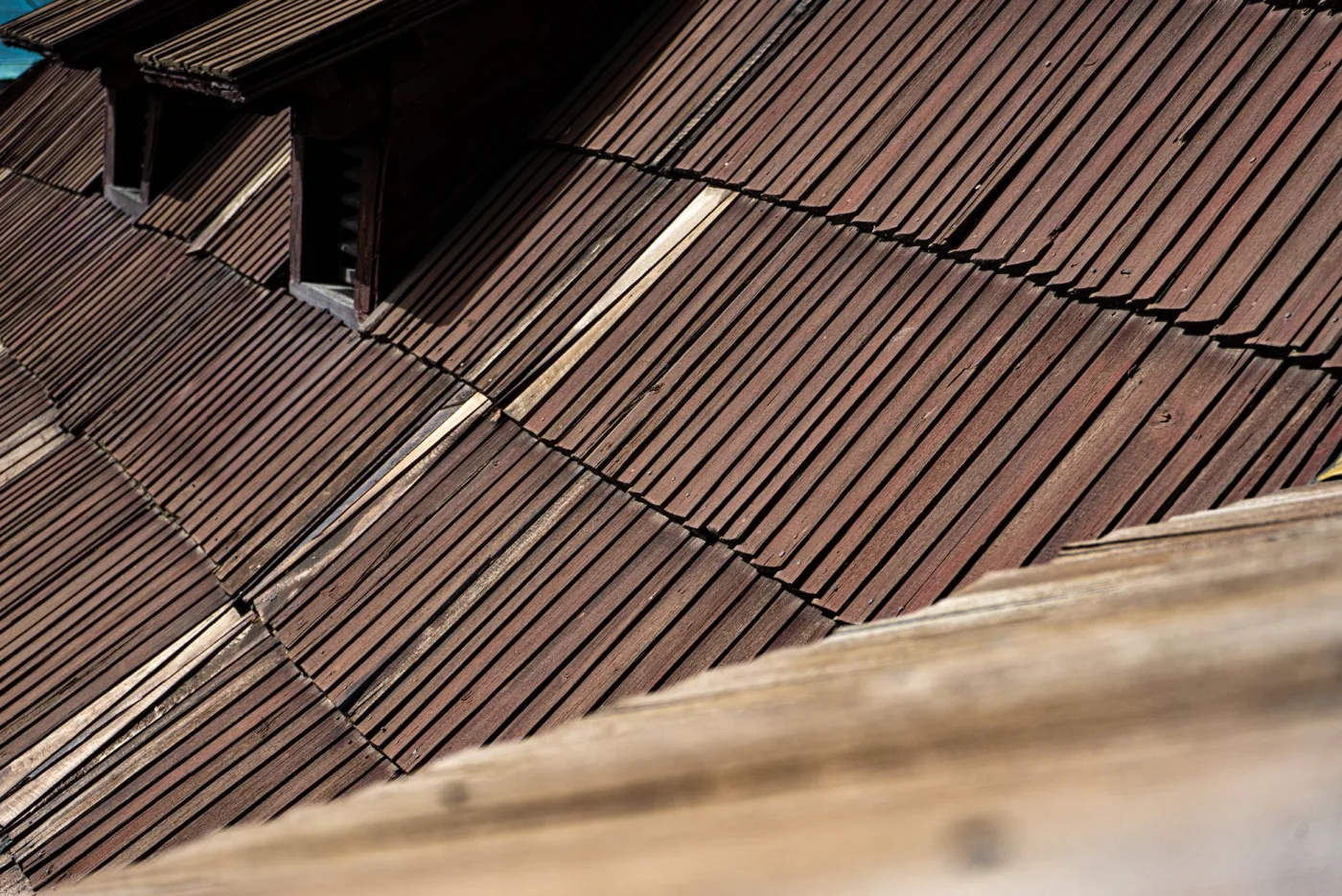 Close view of freshly installed asphalt shingles on a residential roof